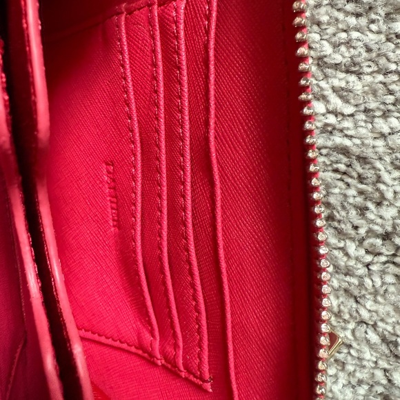 Danier Pink Wristlet with Elegant Bow Detail - Picture 4 of 5